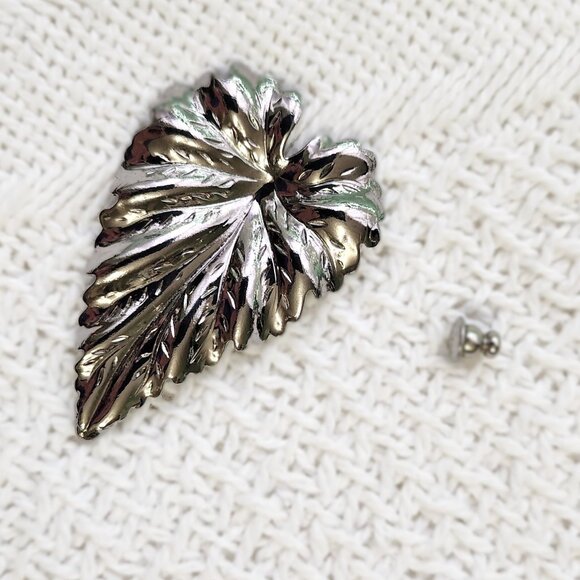 BFD Vintage Silver Toned Leaf Earrings - Picture 3 of 6